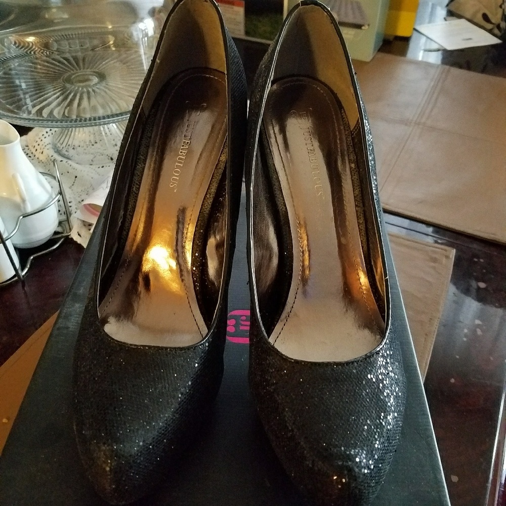 Black high heeled shoes w/glitter